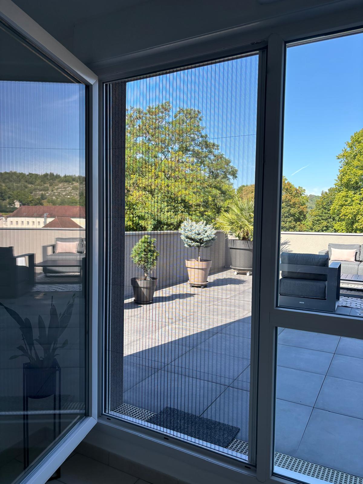 Réalisation Moustiquaire & Confort 25